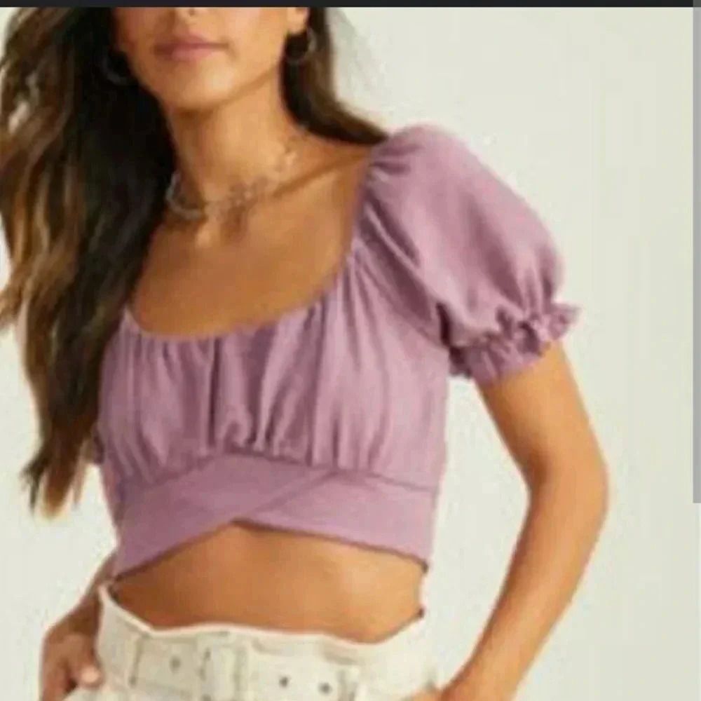 Altar'd State Ladies lilac crop top puff Sleeve size XL